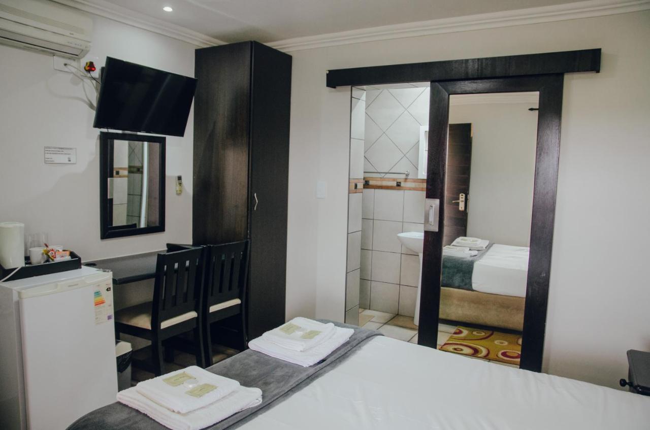 Towers Lodge Боксбурґ Екстер'єр фото