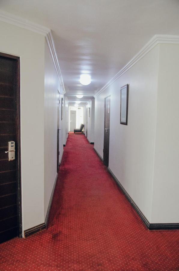 Towers Lodge Боксбурґ Екстер'єр фото
